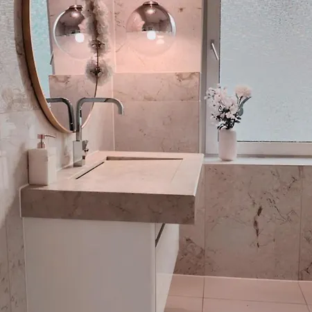 Luxrem 2 Balcony 1 Bed Apartment