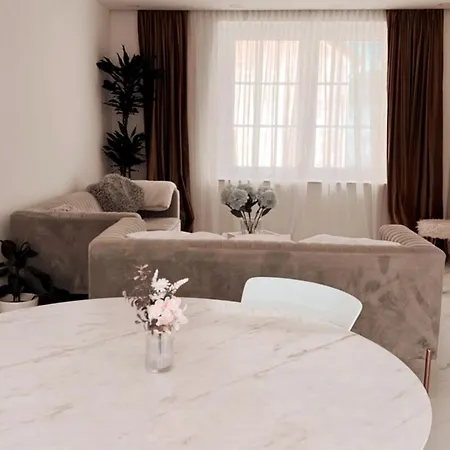 Luxrem-De 3 Apartments דירה *