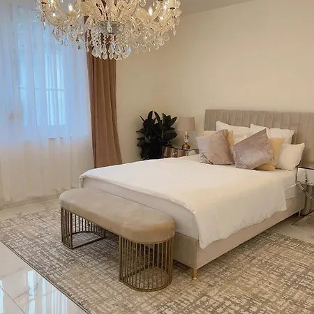 דירה Luxrem-De 3 Apartments *