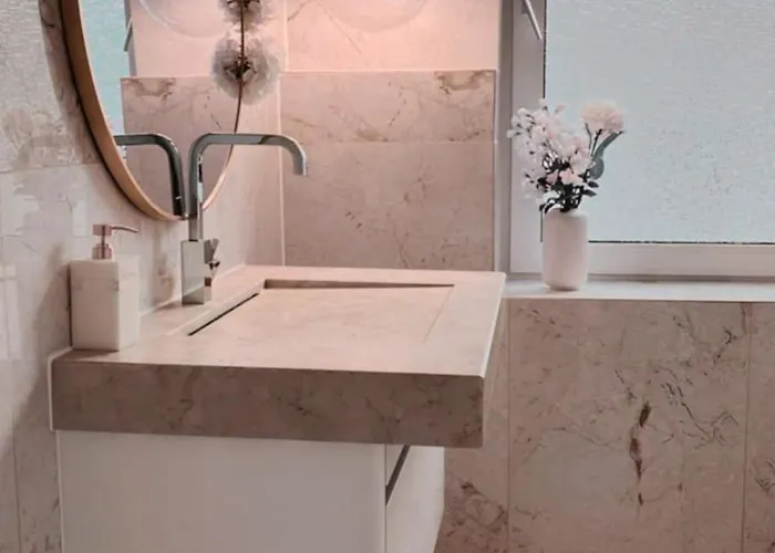 Luxrem-De 3 Apartments דירה