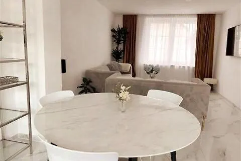 Luxrem-De 3 Apartments דירה רמשייד